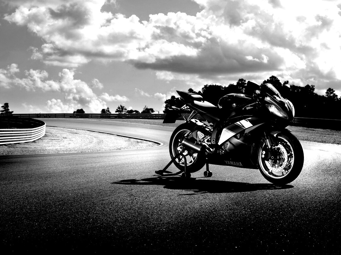 Yamaha R6 на трассе обои