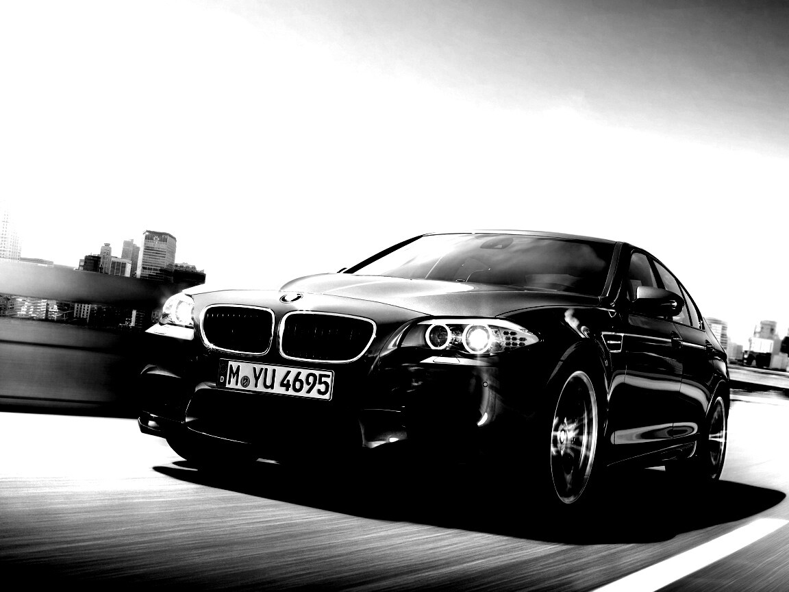 БМВ Ф10 в лучах солнца обои