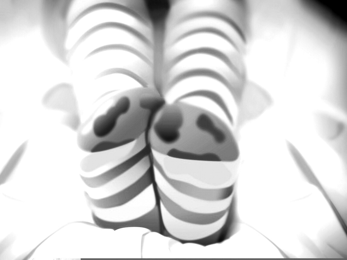 Ножки в полосатых чулках обои