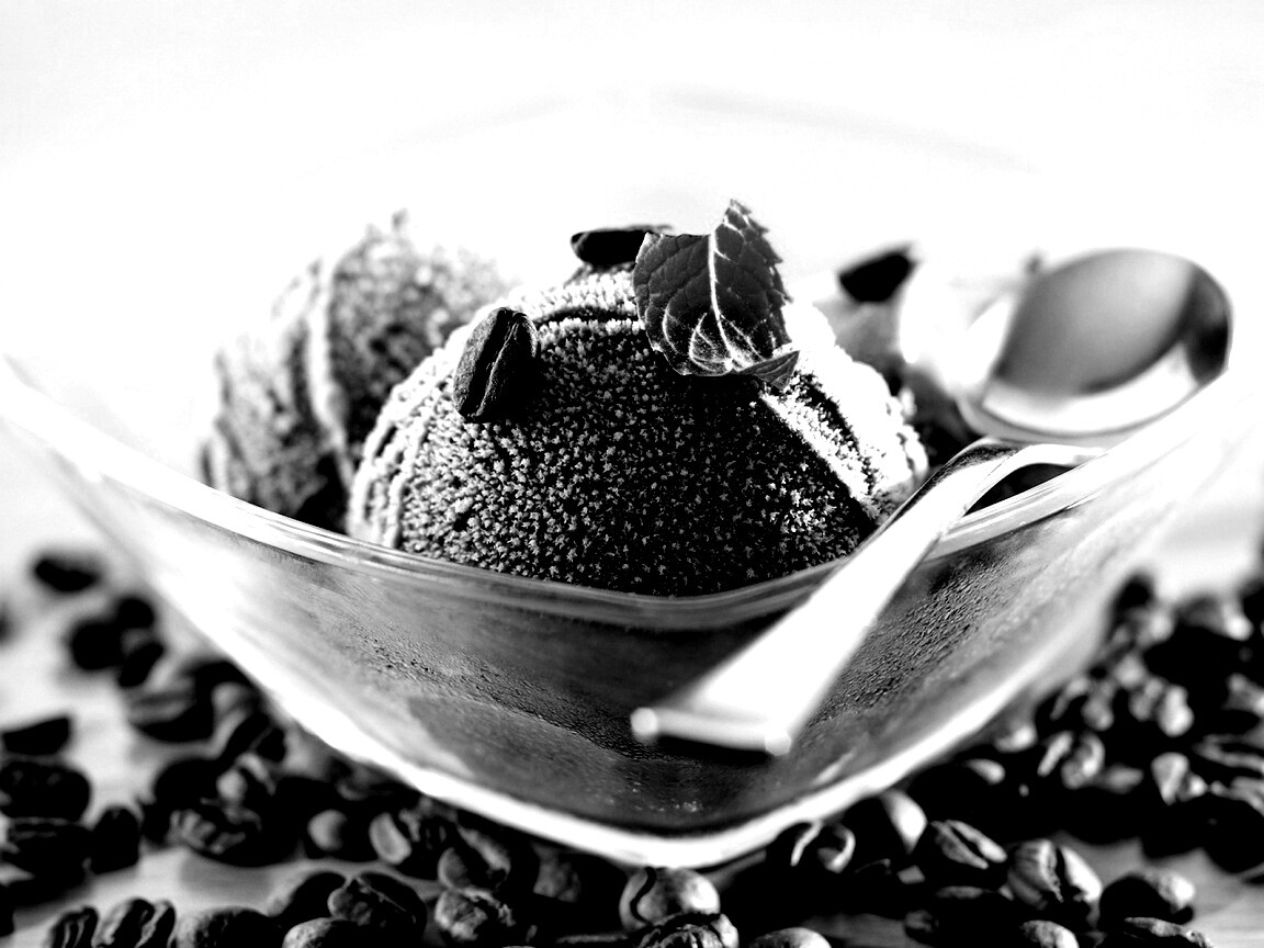 Кофейное мороженое с листиком мяты обои