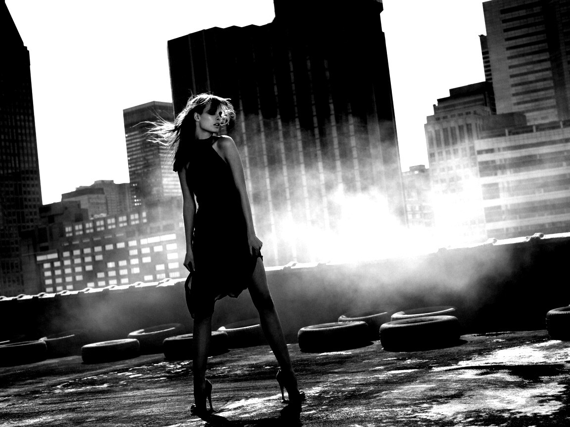 Девушка в красном обои