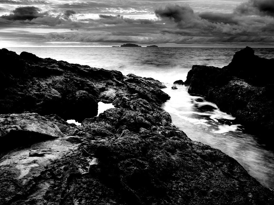 Река впадающая в море обои