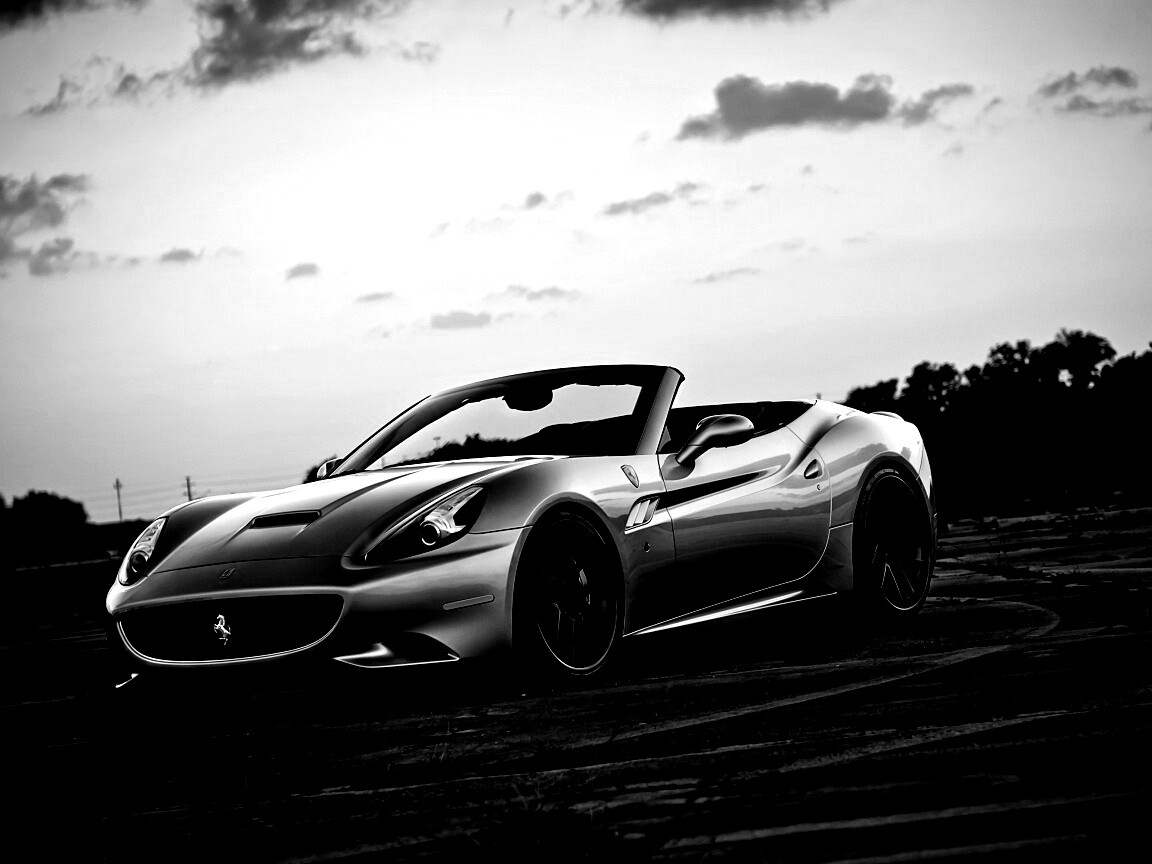 Ferrari на взлетном поле обои