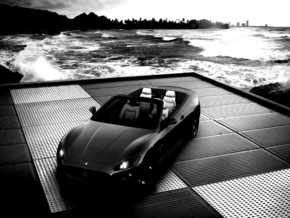 Мазерати на берегу моря обои