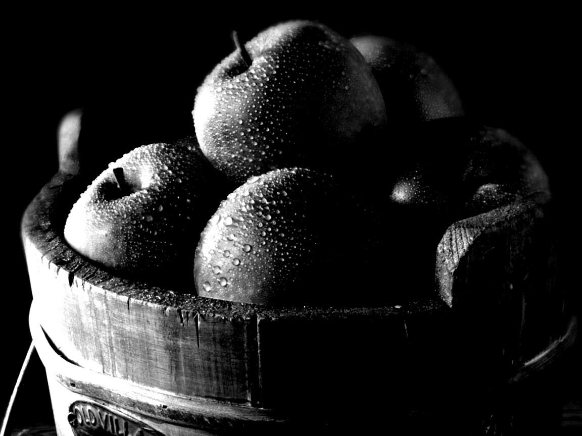 Ведро зеленых яблок обои