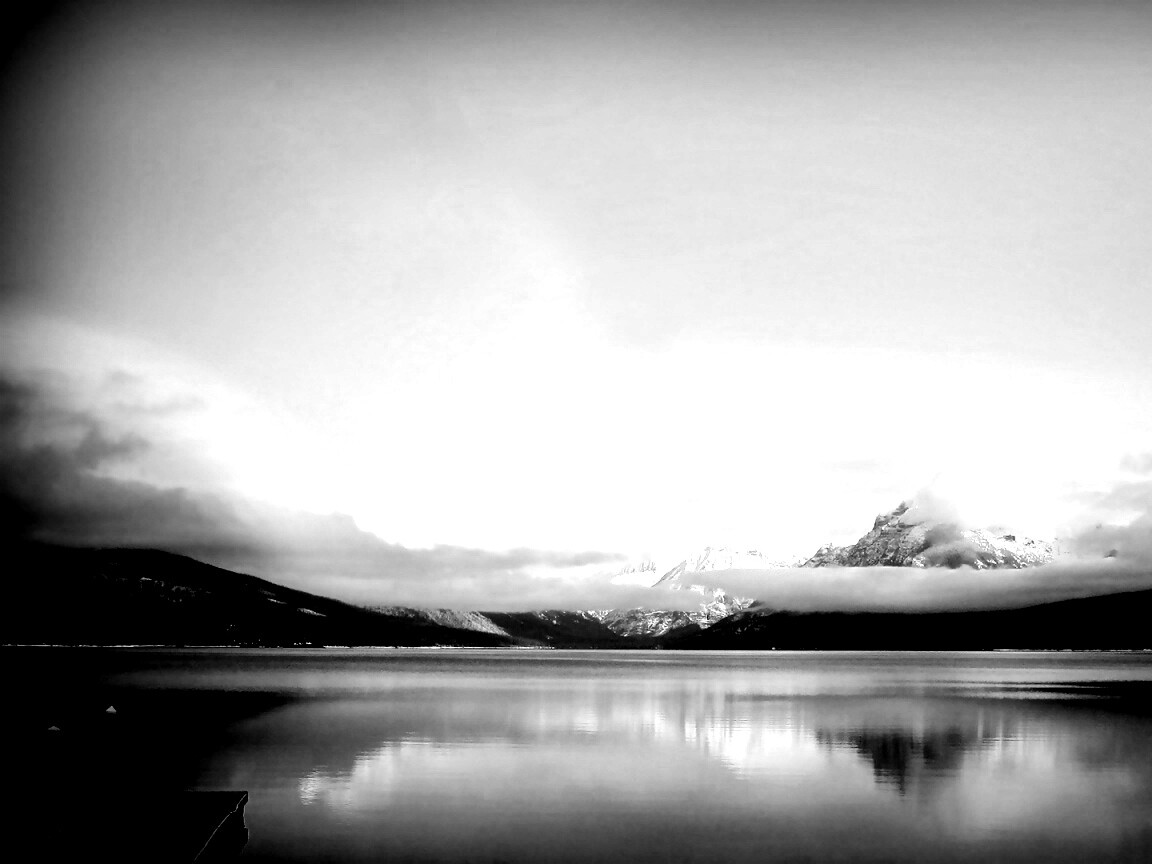 Спокойное горное озеро обои