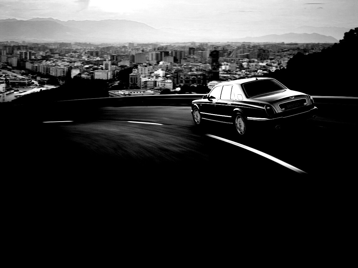 Черный Бентли на повороте обои