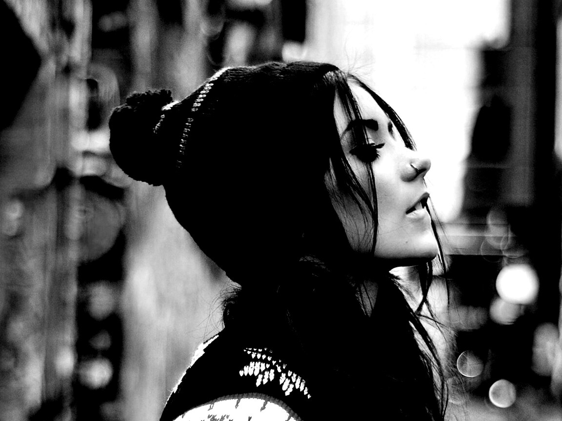 Девушка в шапке обои