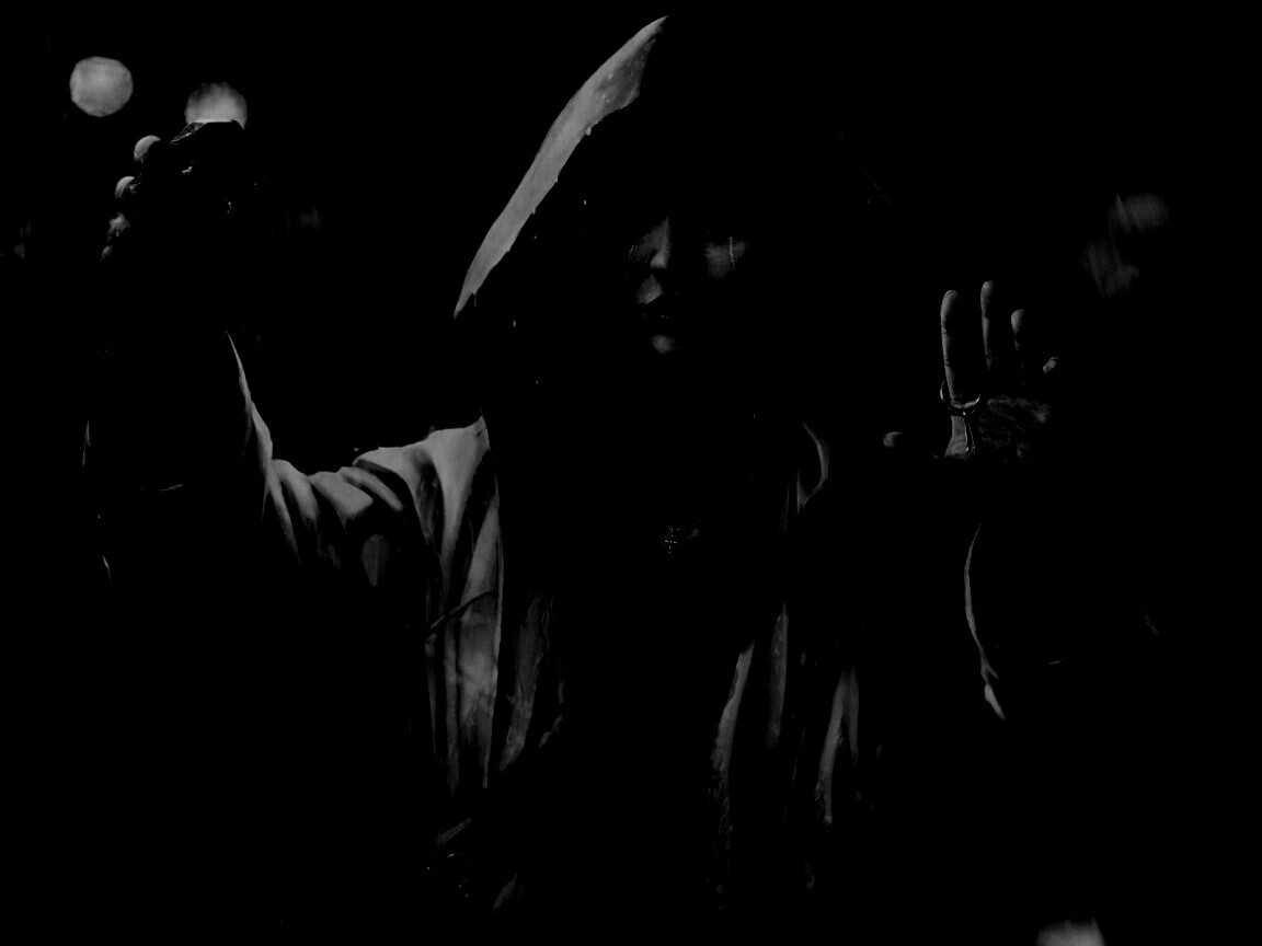 Девушка с гранатой обои