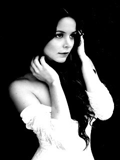 В белом платье обои