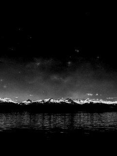 Горы за морем обои