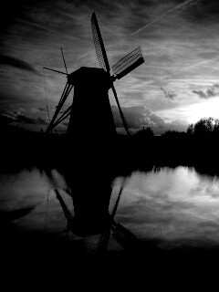 Мельница на озере обои