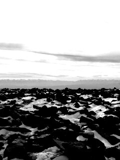 Заснеженная каменистая равнина обои