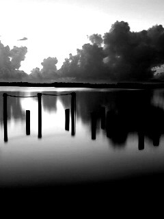 Столбики из воды обои