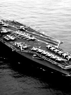 Авианосец в море обои
