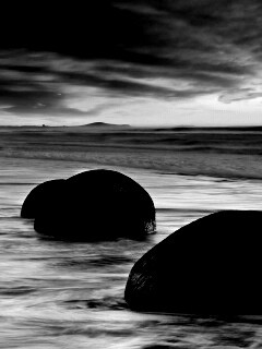 Камни в морском прибое обои