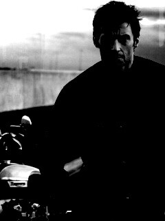 Хью Джекман с мотоциклом обои