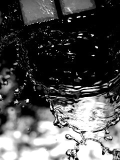 Кубик рубика в воде обои