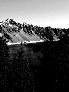 Озеро в кратере обои