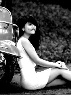 Девушка и мопед обои