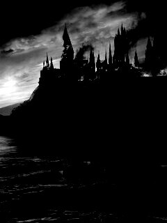 Хогвартс охваченный пламенем обои