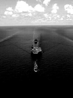 Авианосец с эскортом обои