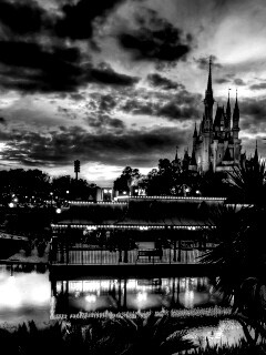 Диснеёленд вечером обои