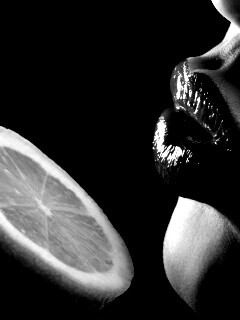 Лимон и губы обои