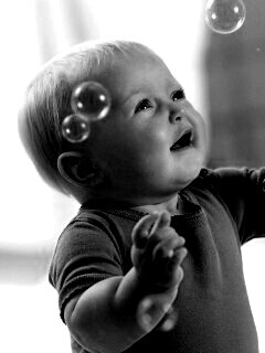 Игра с мыльными пузырями обои