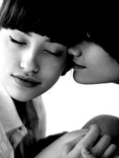 Две очень красивые девушки обои