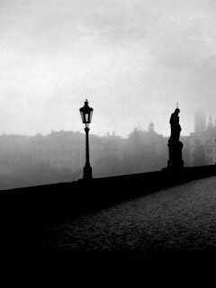 Мост с скульптурами обои