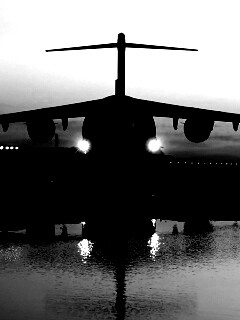 Самолет на взлетной полосе обои