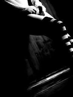 Ножки в полосатых чулках обои