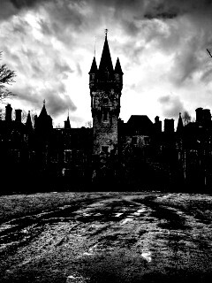 Разрушающийся замок обои