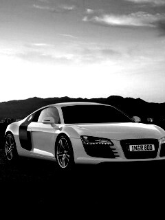 Белоснежная Ауди Р8 в пустыне обои