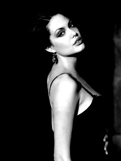 Анджелина Джоли в черном платье обои