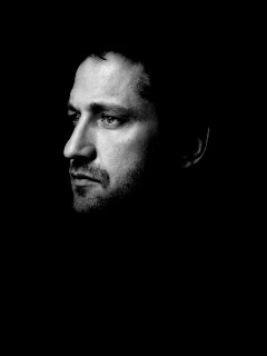 Джерард Батлер на темном фоне обои