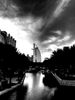 Вид на гостиницу Бурдж Аль Араб в Дубае обои