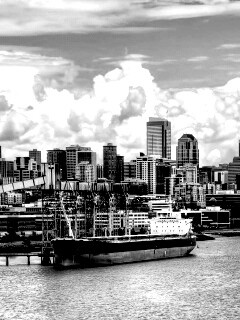 Баржа в ожидании отплытия обои