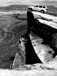 Внедорожник в горах обои