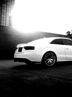 Ауди на парковке обои