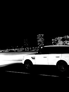 Рендж ровер на трассе обои