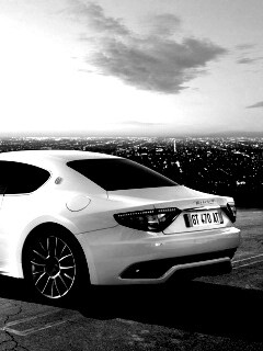 Maserati Granturismo на фоне города обои