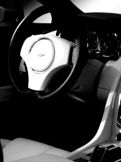 Салон Астон Мартина обои