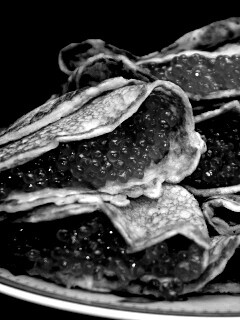 Блины с красной икрой обои