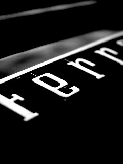 Хромированный логотип Ferrari обои