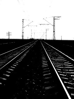 Железная дорога уходит вдаль обои