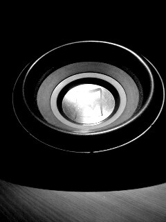 Сабвуфер в углу обои