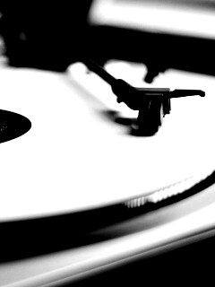 Пластинка на пульте диджея обои