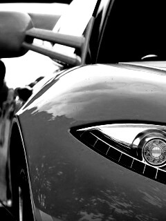 Череда красных автомобилей обои